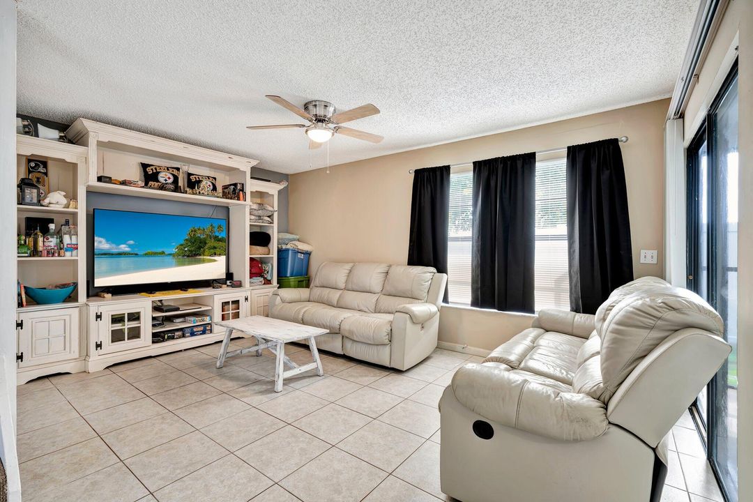 For Sale: $299,900 (2 beds, 2 baths, 1284 Square Feet)