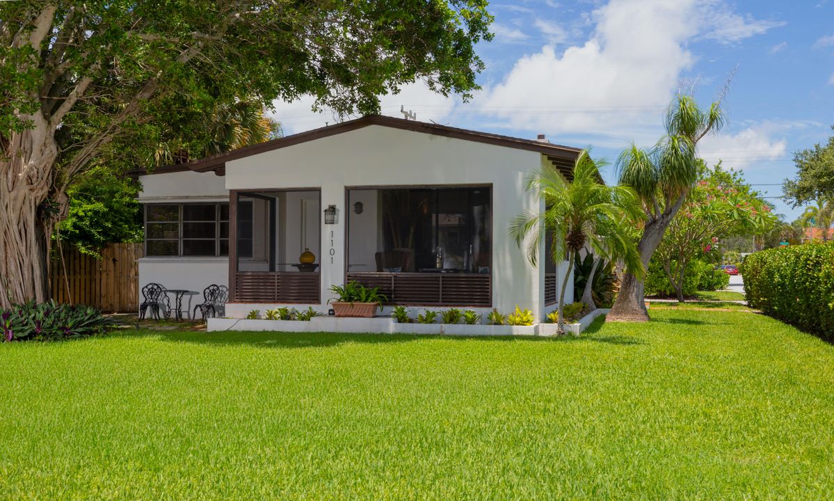 For Sale: $790,000 (3 beds, 2 baths, 1597 Square Feet)