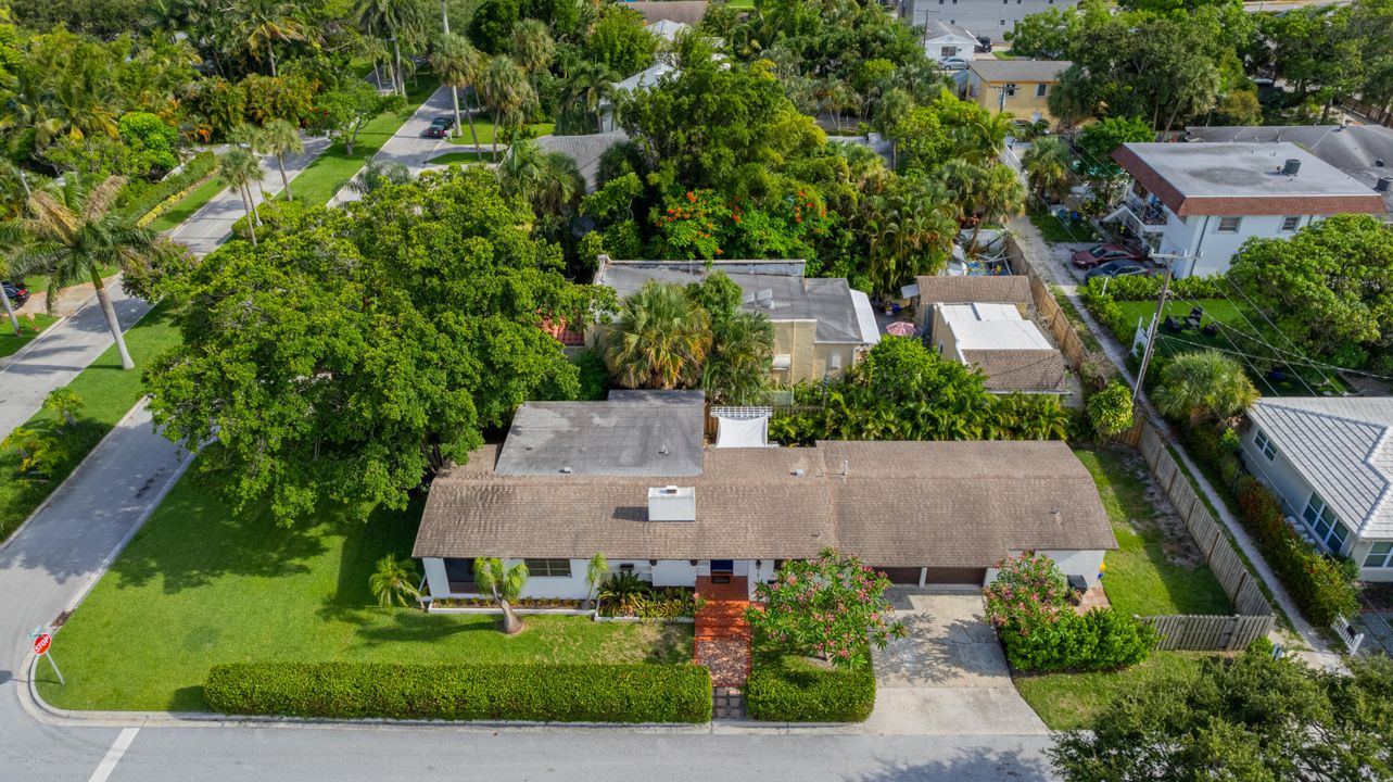 For Sale: $790,000 (3 beds, 2 baths, 1597 Square Feet)