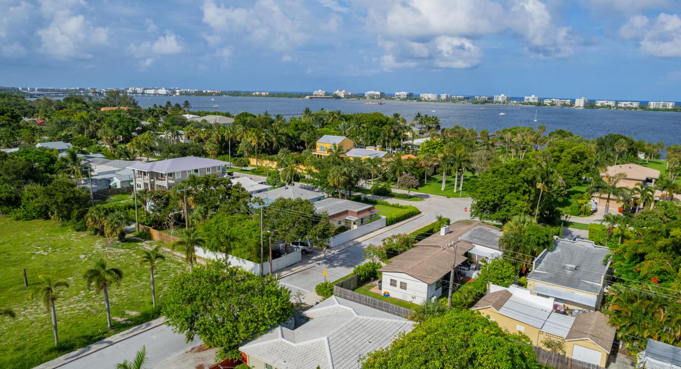 For Sale: $790,000 (3 beds, 2 baths, 1597 Square Feet)