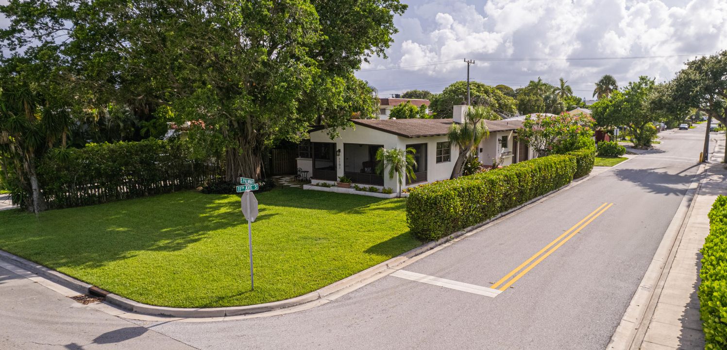 For Sale: $790,000 (3 beds, 2 baths, 1597 Square Feet)