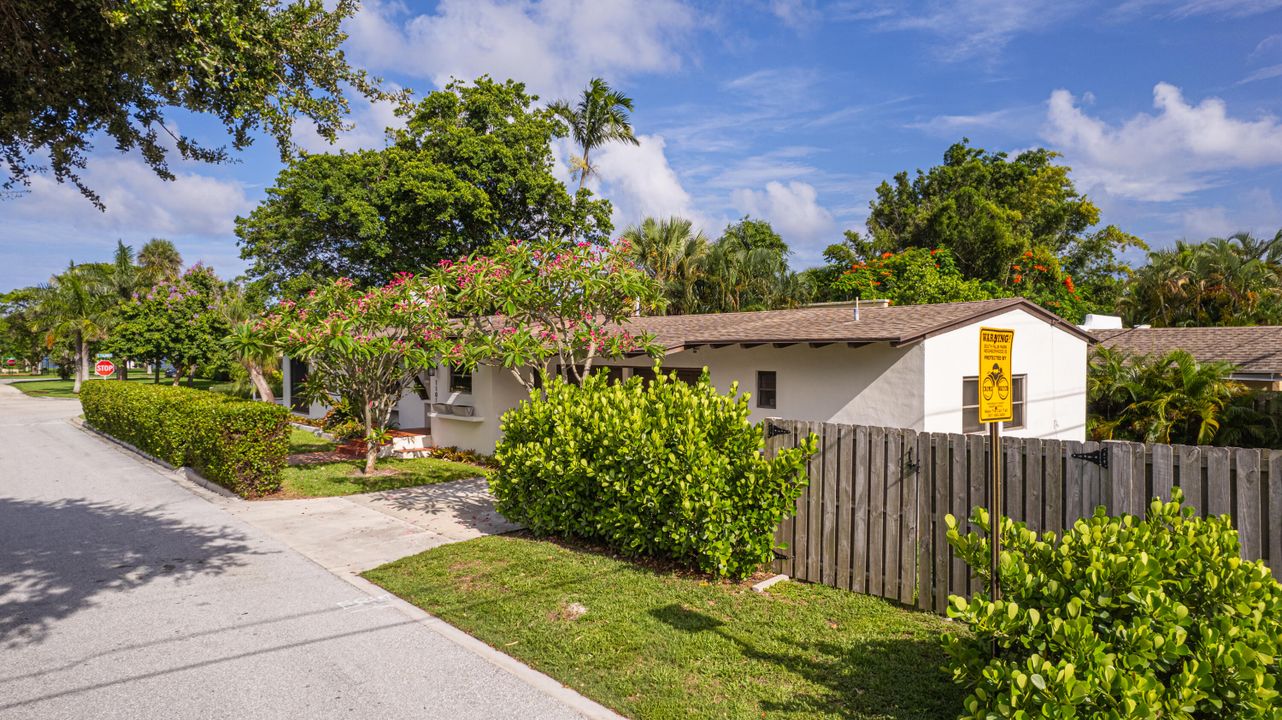 For Sale: $790,000 (3 beds, 2 baths, 1597 Square Feet)