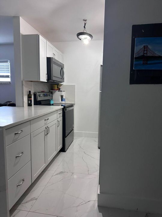For Sale: $235,000 (2 beds, 1 baths, 864 Square Feet)