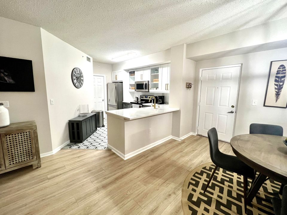 Active With Contract: $5,500 (2 beds, 2 baths, 1404 Square Feet)