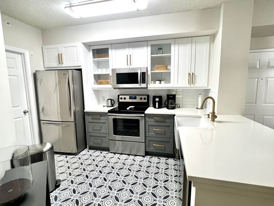 Active With Contract: $5,500 (2 beds, 2 baths, 1404 Square Feet)