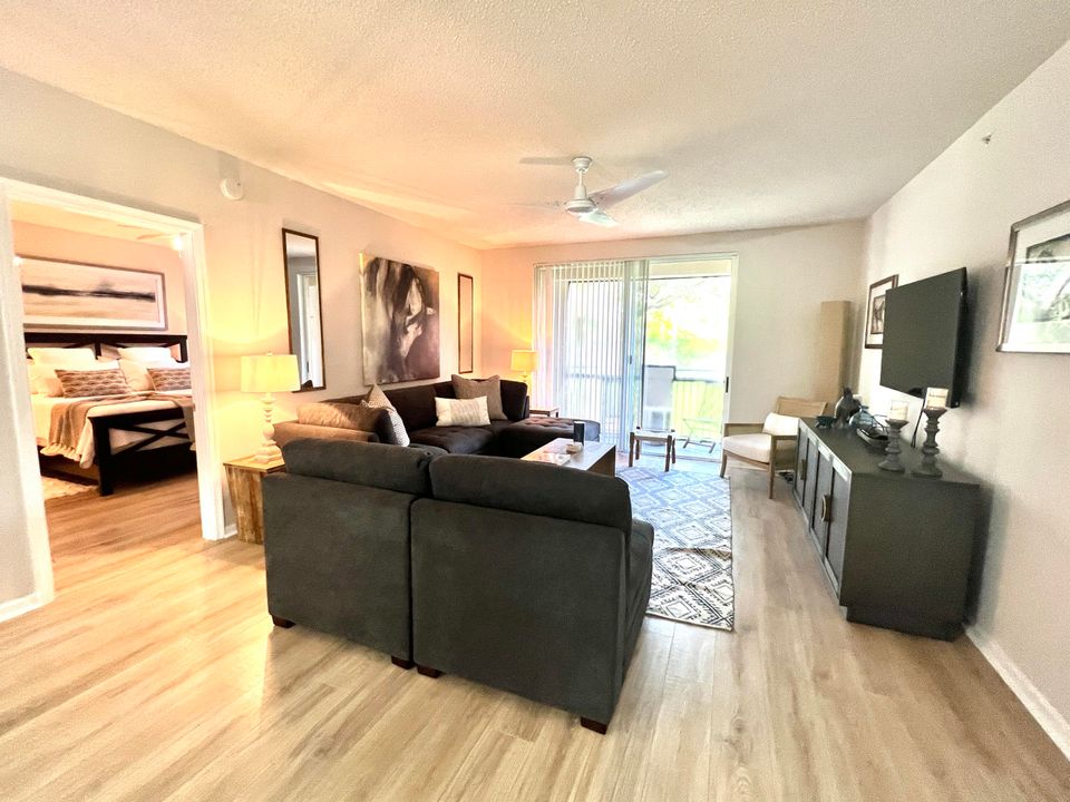 Active With Contract: $5,500 (2 beds, 2 baths, 1404 Square Feet)