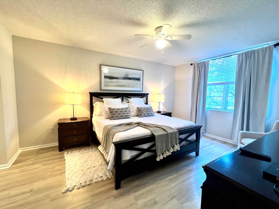 Active With Contract: $5,500 (2 beds, 2 baths, 1404 Square Feet)