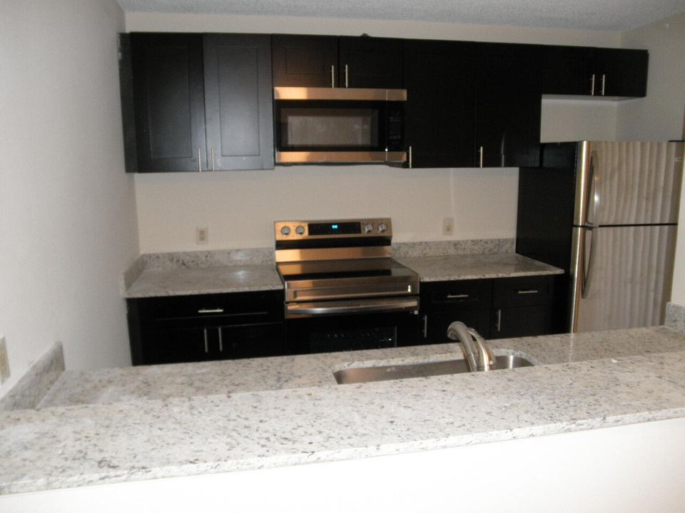 For Rent: $2,000 (2 beds, 2 baths, 1236 Square Feet)