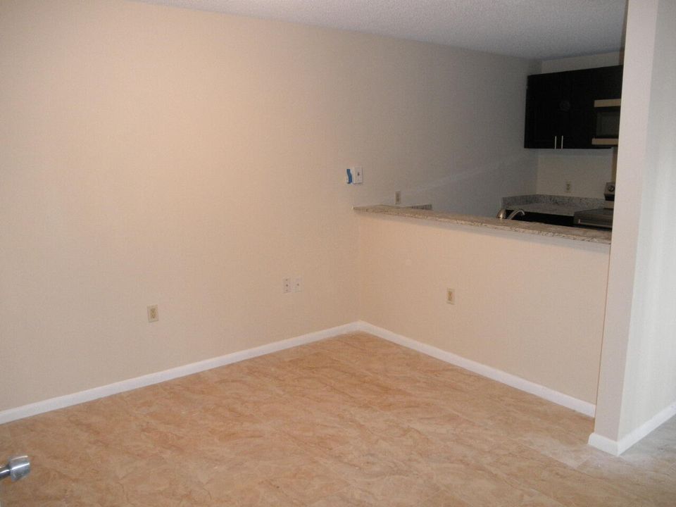 For Rent: $2,000 (2 beds, 2 baths, 1236 Square Feet)