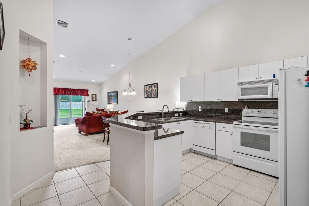 For Sale: $349,888 (2 beds, 2 baths, 1259 Square Feet)