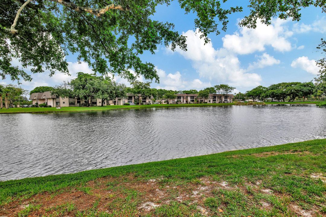 For Sale: $363,000 (3 beds, 2 baths, 1290 Square Feet)