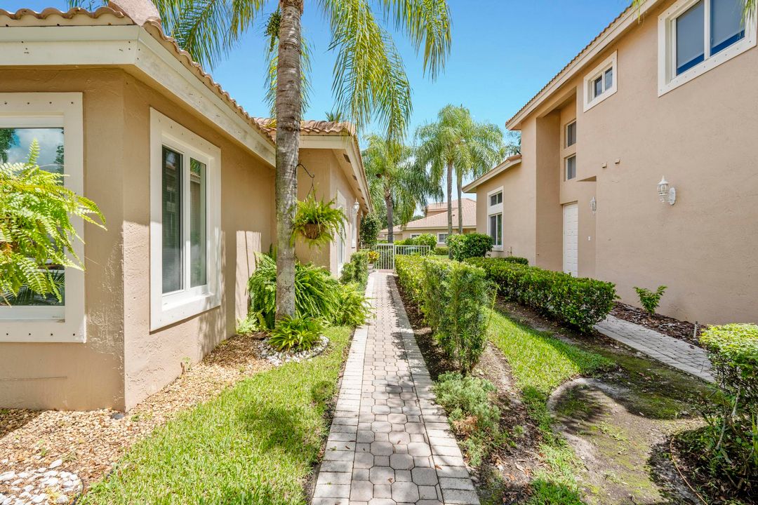 For Sale: $595,000 (3 beds, 2 baths, 1292 Square Feet)