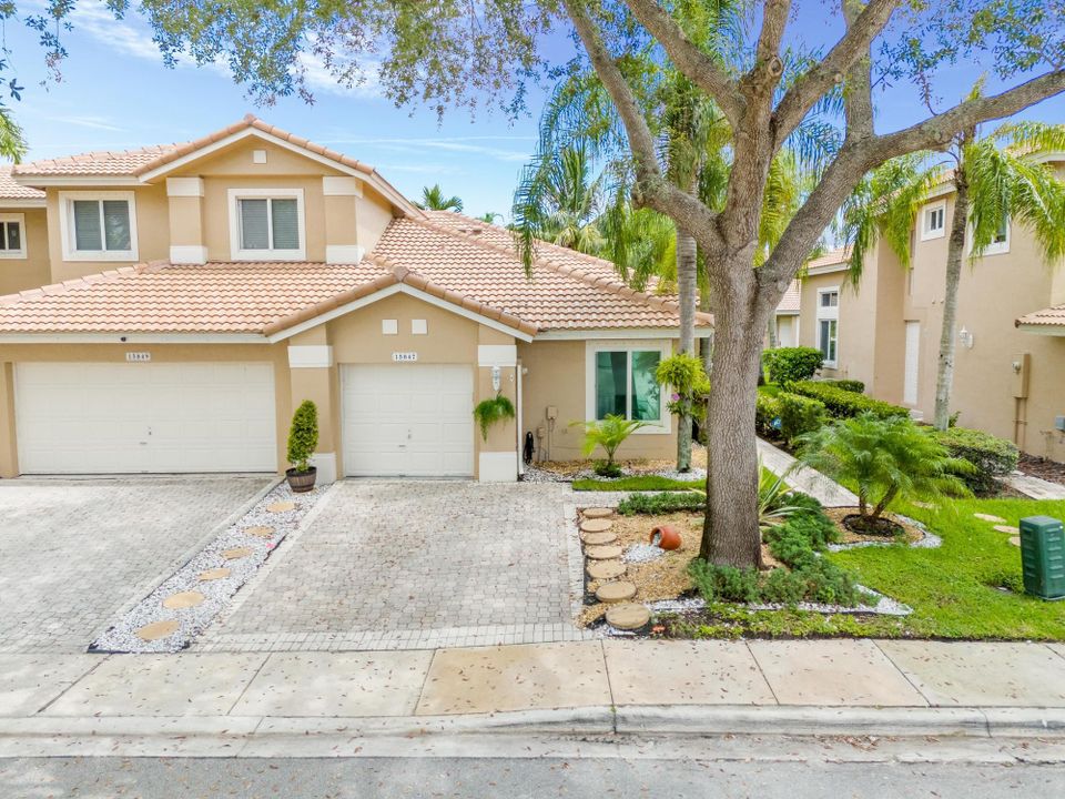 For Sale: $595,000 (3 beds, 2 baths, 1292 Square Feet)