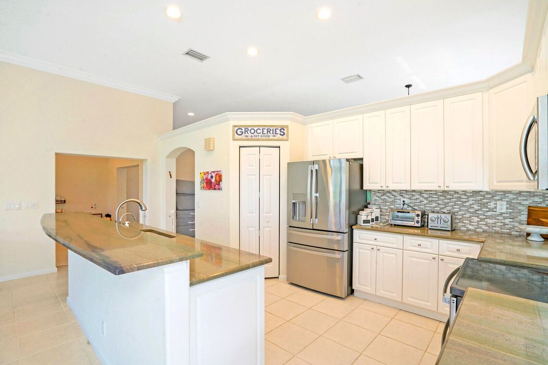 For Sale: $785,000 (4 beds, 2 baths, 2930 Square Feet)