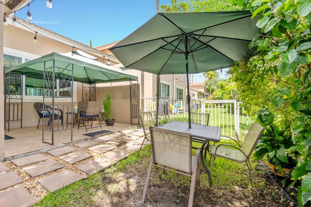 For Sale: $595,000 (3 beds, 2 baths, 1292 Square Feet)