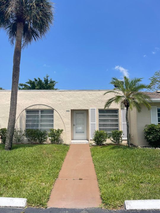 Recently Sold: $208,900 (2 beds, 1 baths, 908 Square Feet)