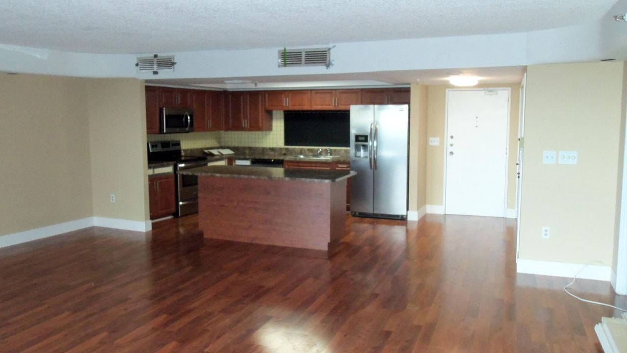 For Rent: $3,250 (2 beds, 2 baths, 1855 Square Feet)