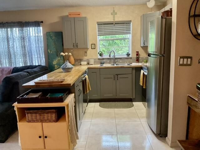 For Sale: $148,000 (1 beds, 1 baths, 693 Square Feet)