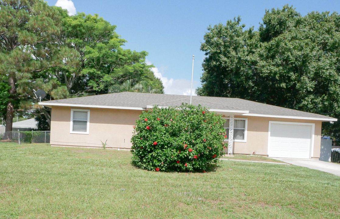 For Sale: $310,000 (3 beds, 2 baths, 1161 Square Feet)