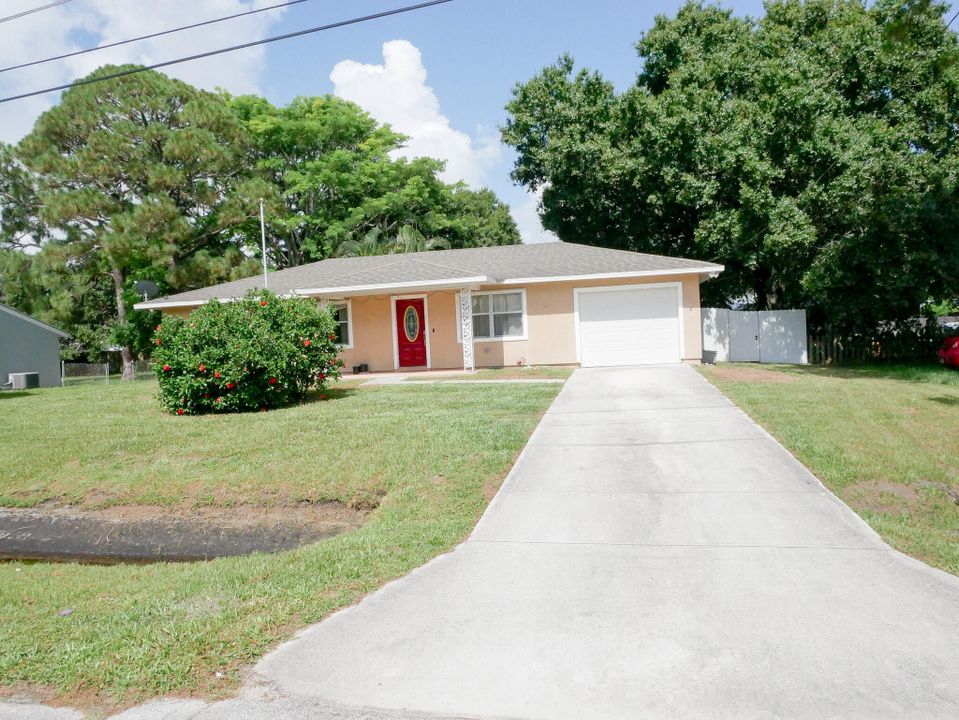 For Sale: $310,000 (3 beds, 2 baths, 1161 Square Feet)