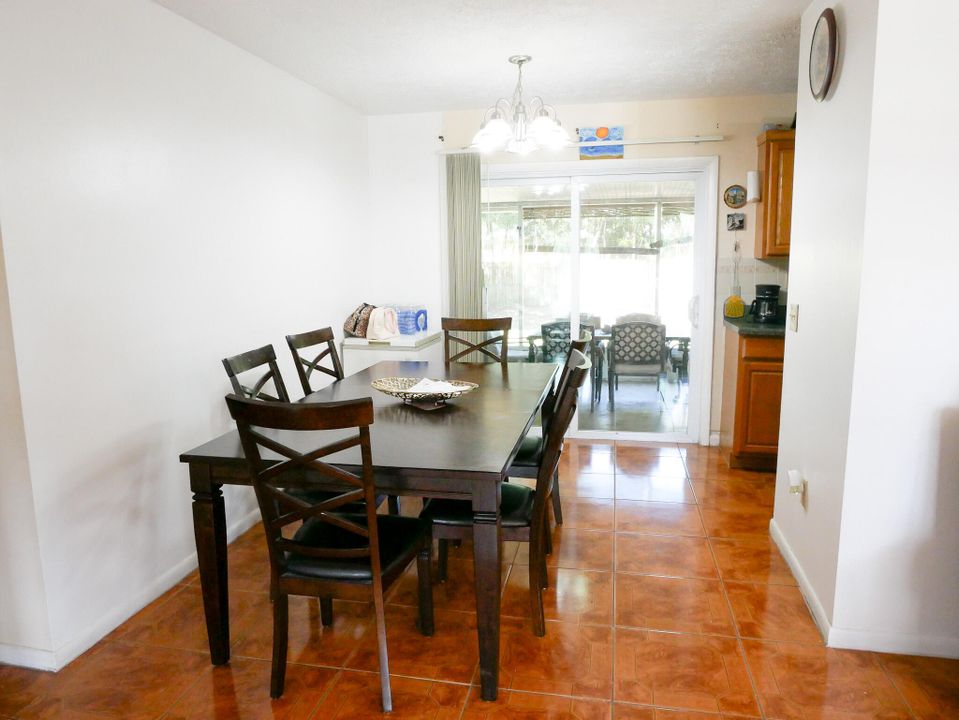 For Sale: $310,000 (3 beds, 2 baths, 1161 Square Feet)