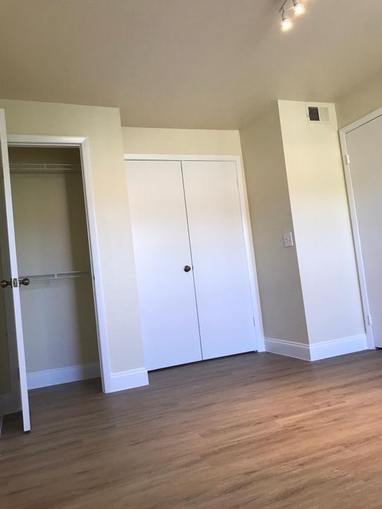 For Rent: $2,075 (2 beds, 1 baths, 847 Square Feet)