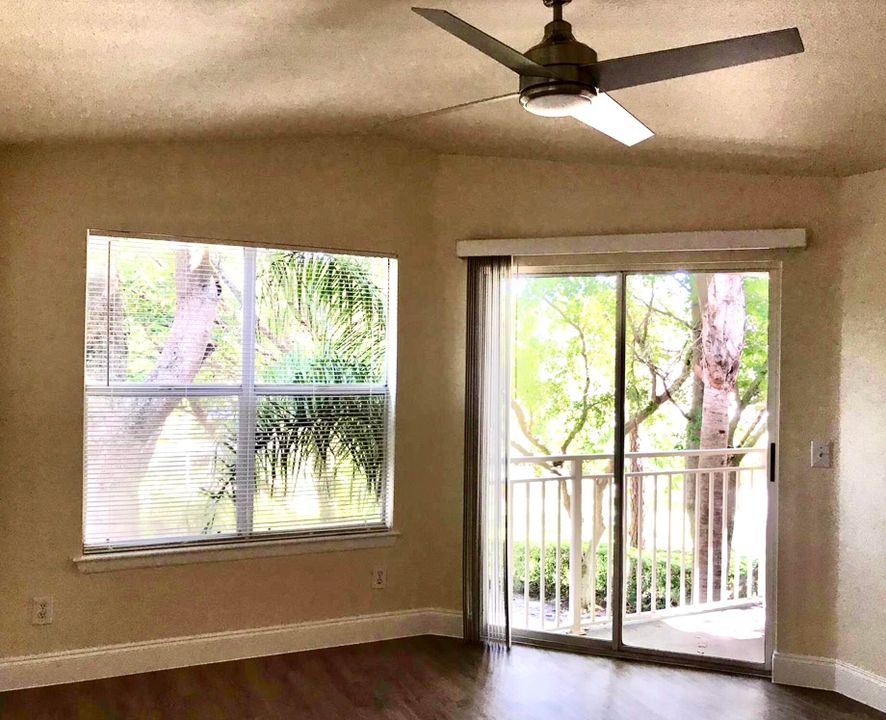 For Rent: $2,075 (2 beds, 1 baths, 847 Square Feet)