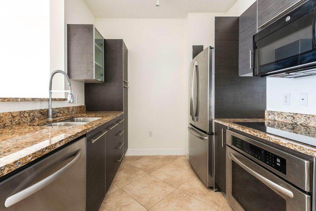 For Rent: $2,500 (1 beds, 1 baths, 755 Square Feet)