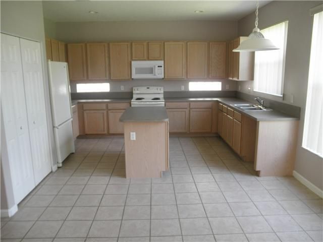 For Rent: $3,500 (3 beds, 2 baths, 2308 Square Feet)