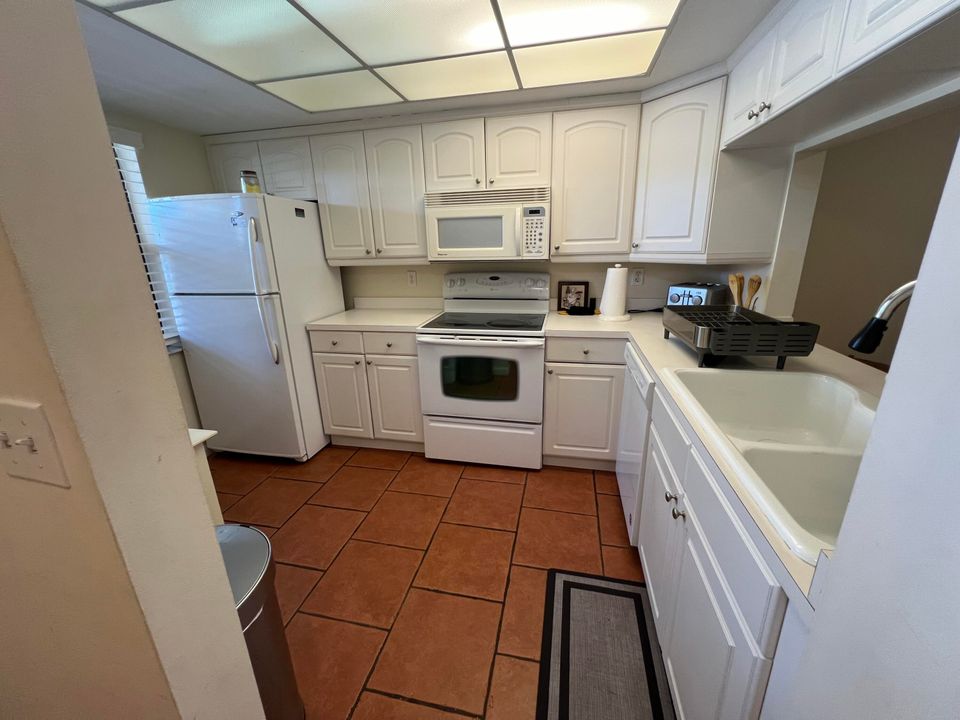 For Rent: $2,400 (2 beds, 2 baths, 1175 Square Feet)