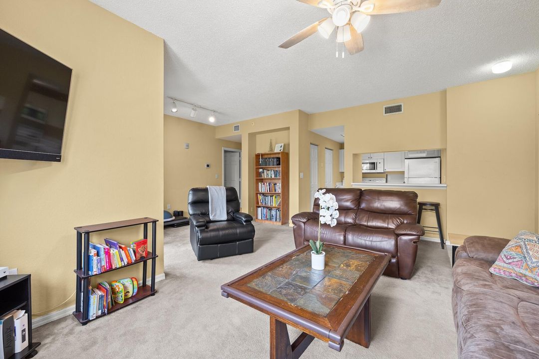 For Sale: $254,900 (1 beds, 1 baths, 765 Square Feet)