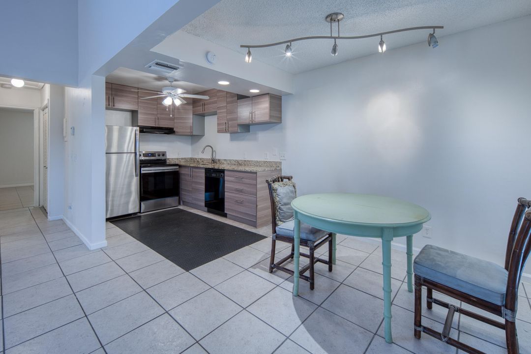 For Rent: $1,995 (2 beds, 1 baths, 897 Square Feet)