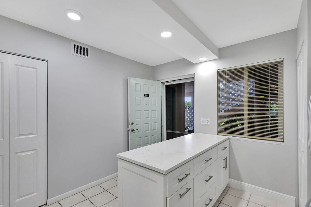 For Sale: $649,900 (2 beds, 2 baths, 1056 Square Feet)