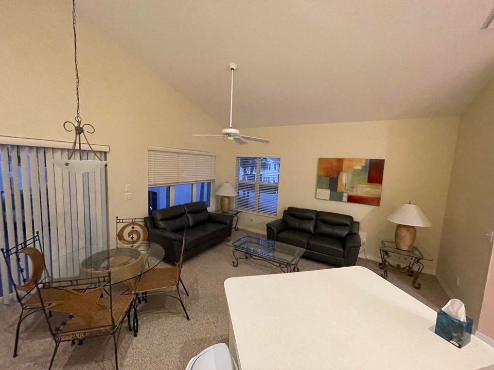 For Sale: $310,000 (2 beds, 2 baths, 1196 Square Feet)