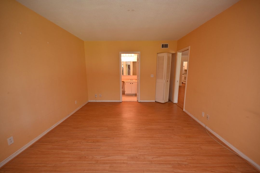 For Sale: $269,900 (2 beds, 2 baths, 1000 Square Feet)