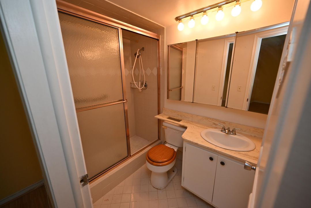 For Sale: $269,900 (2 beds, 2 baths, 1000 Square Feet)