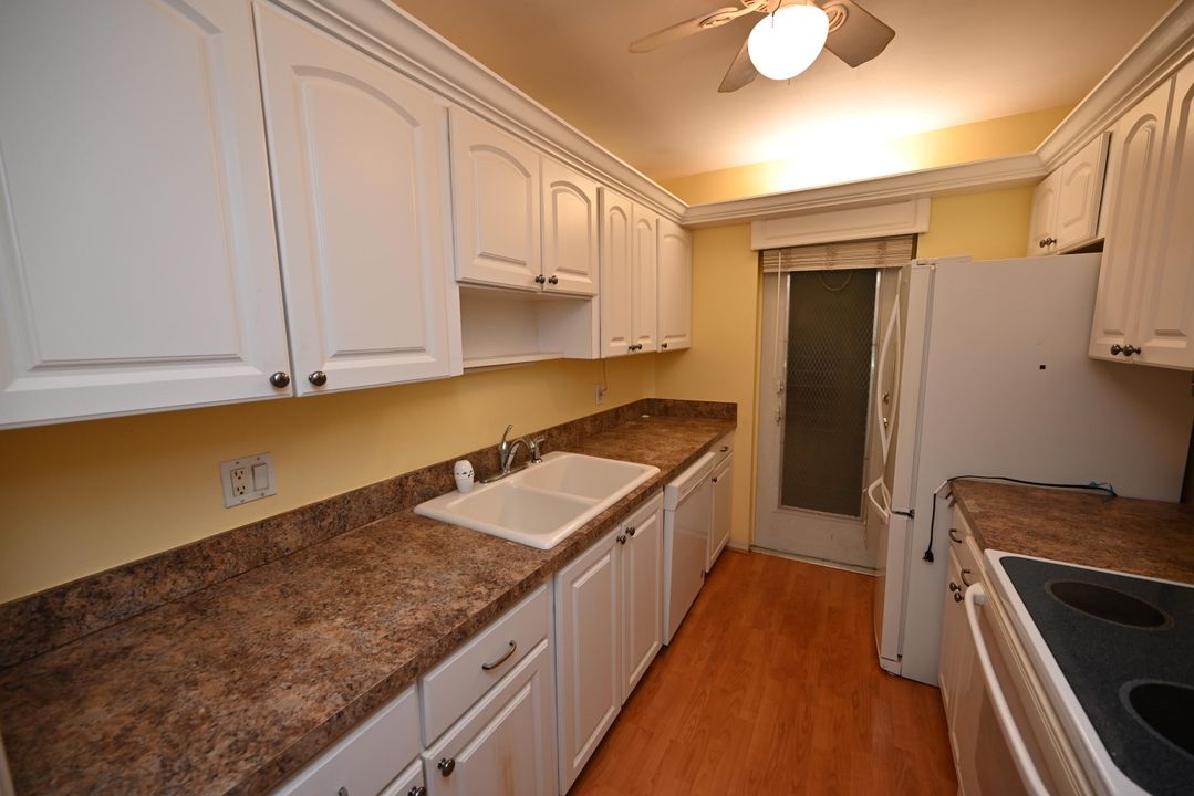 For Sale: $269,900 (2 beds, 2 baths, 1000 Square Feet)