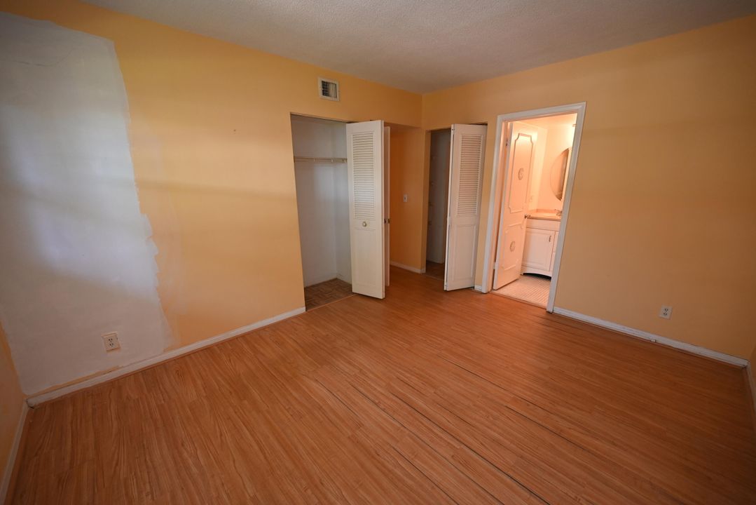 For Sale: $230,000 (2 beds, 2 baths, 1000 Square Feet)