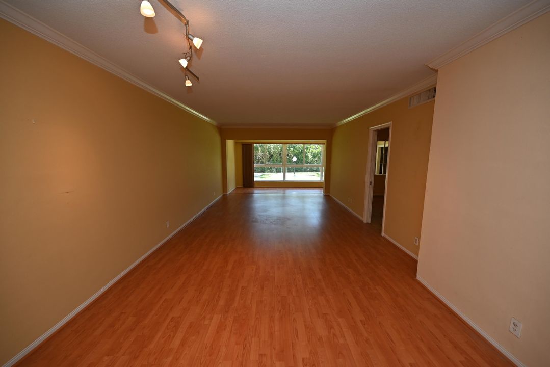 For Sale: $269,900 (2 beds, 2 baths, 1000 Square Feet)