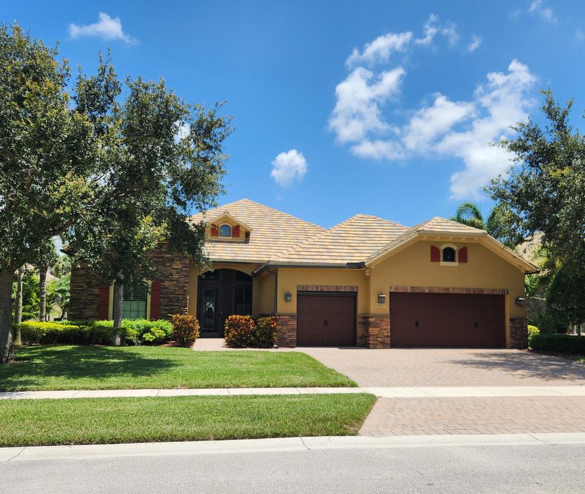 For Sale: $1,190,000 (3 beds, 3 baths, 2561 Square Feet)