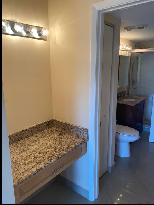 For Rent: $2,100 (1 beds, 1 baths, 700 Square Feet)