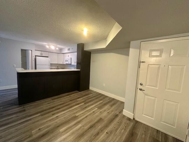 For Rent: $2,250 (2 beds, 2 baths, 1076 Square Feet)