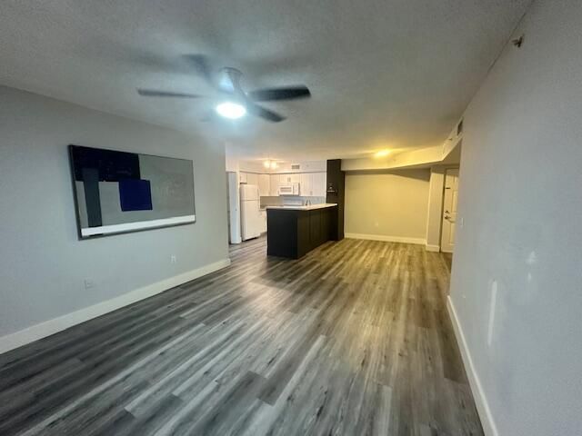 For Rent: $2,250 (2 beds, 2 baths, 1076 Square Feet)