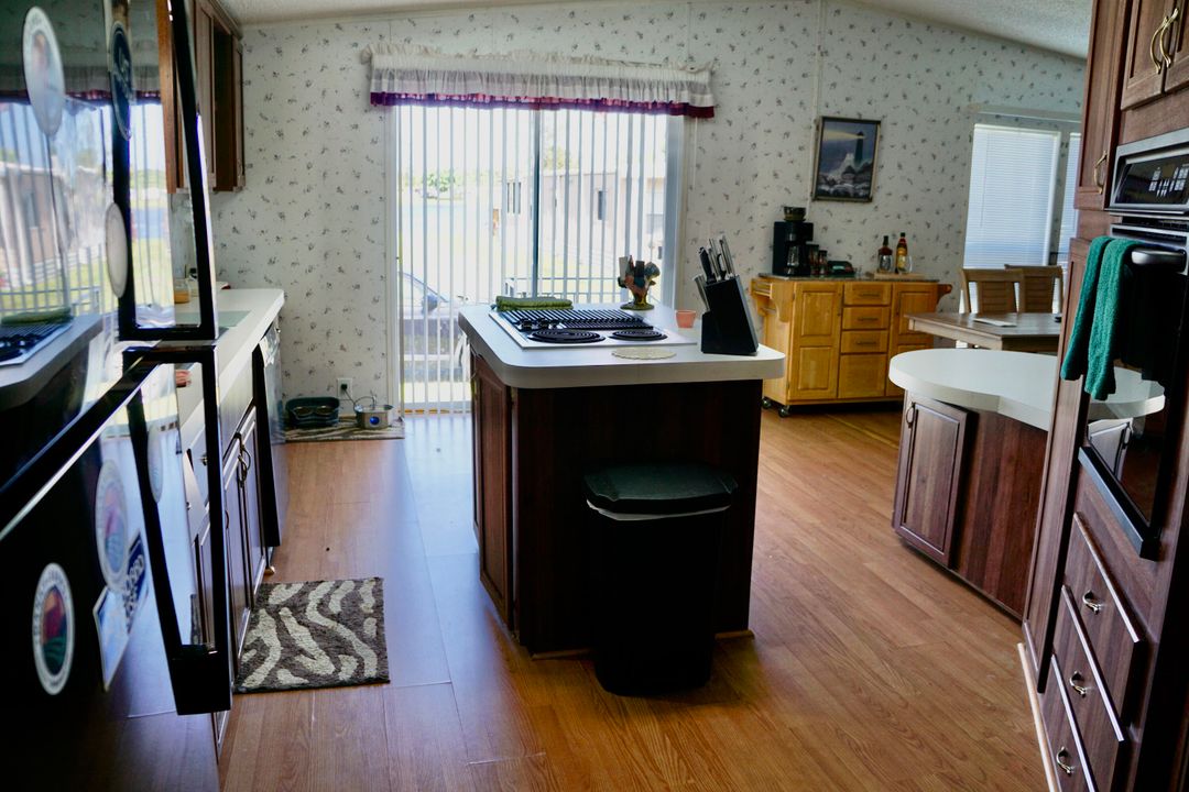 For Sale: $119,900 (2 beds, 2 baths, 1456 Square Feet)