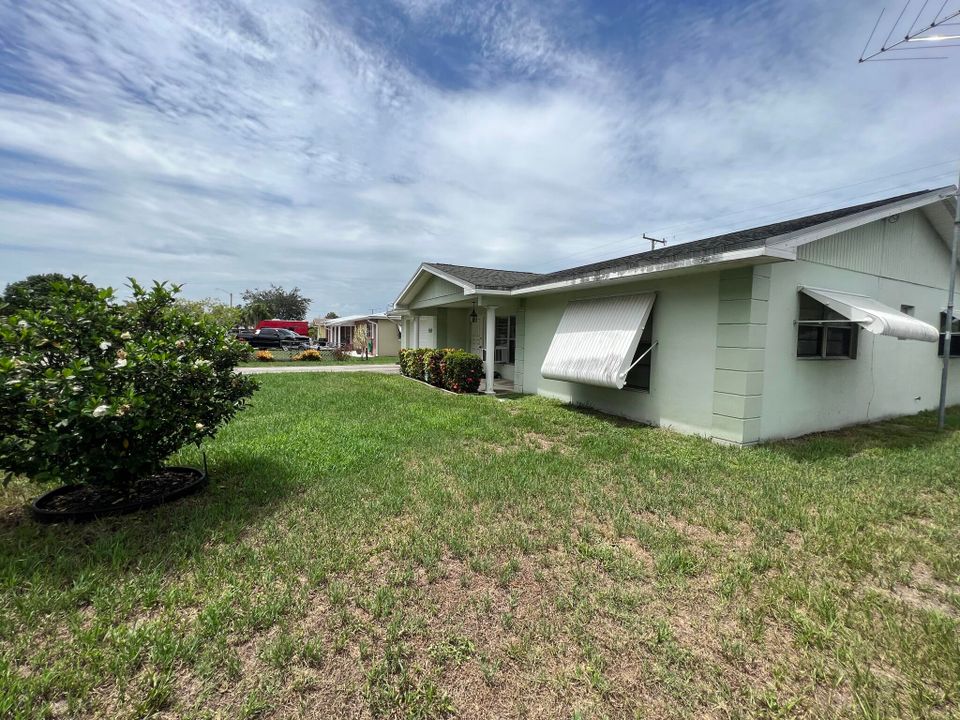 Active With Contract: $263,000 (2 beds, 2 baths, 1311 Square Feet)