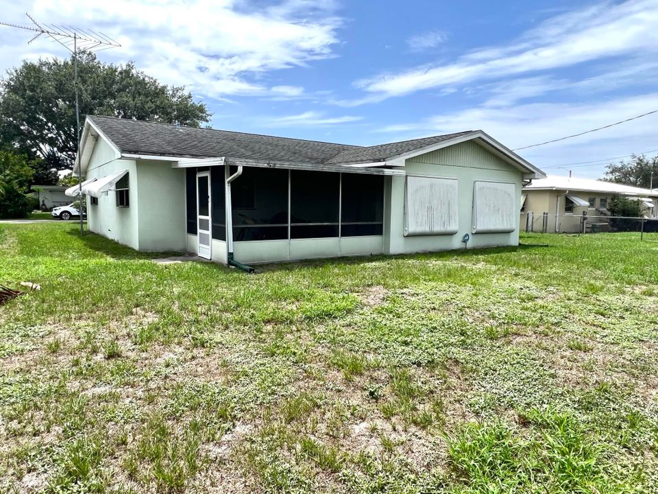 Active With Contract: $263,000 (2 beds, 2 baths, 1311 Square Feet)