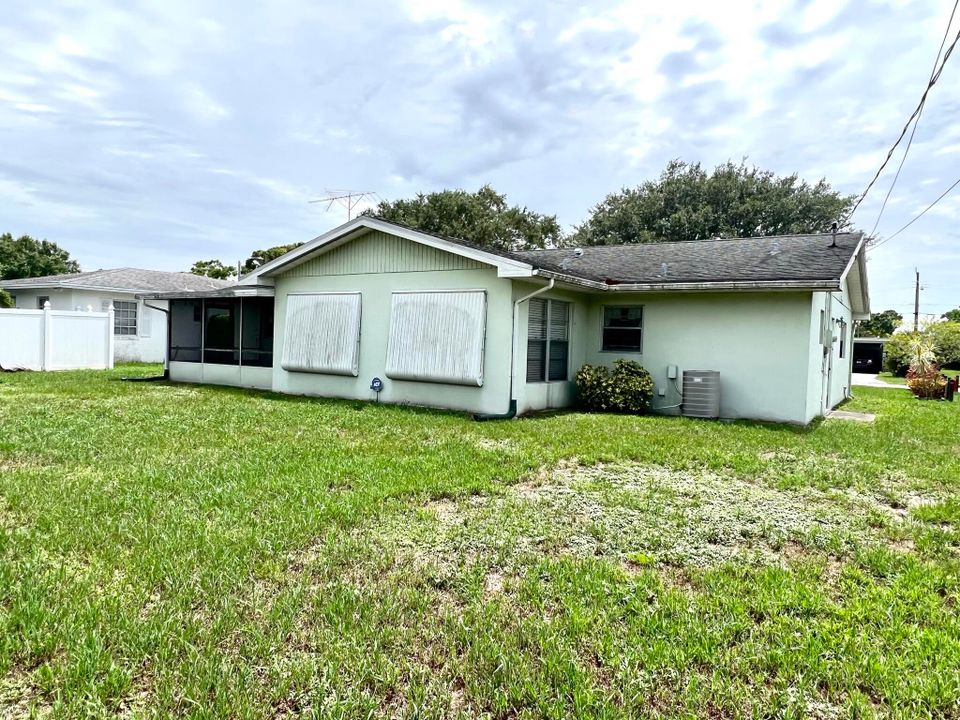 Active With Contract: $263,000 (2 beds, 2 baths, 1311 Square Feet)