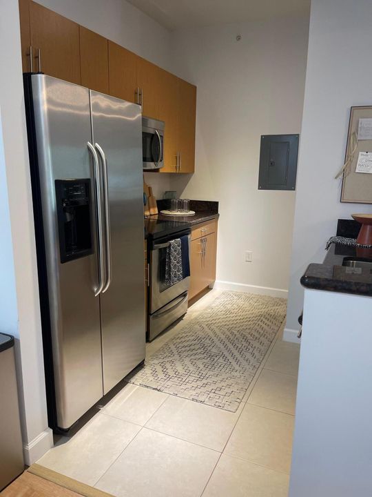 For Rent: $2,200 (1 beds, 1 baths, 685 Square Feet)