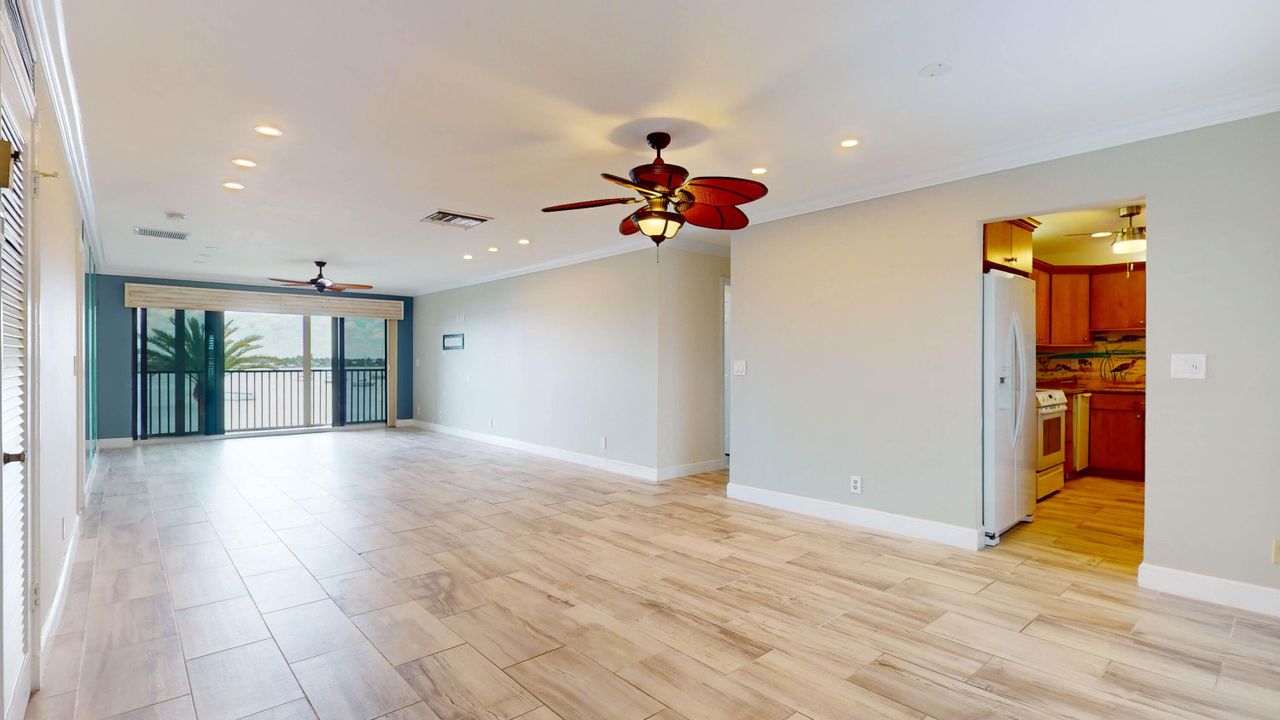 For Sale: $550,000 (2 beds, 2 baths, 1561 Square Feet)