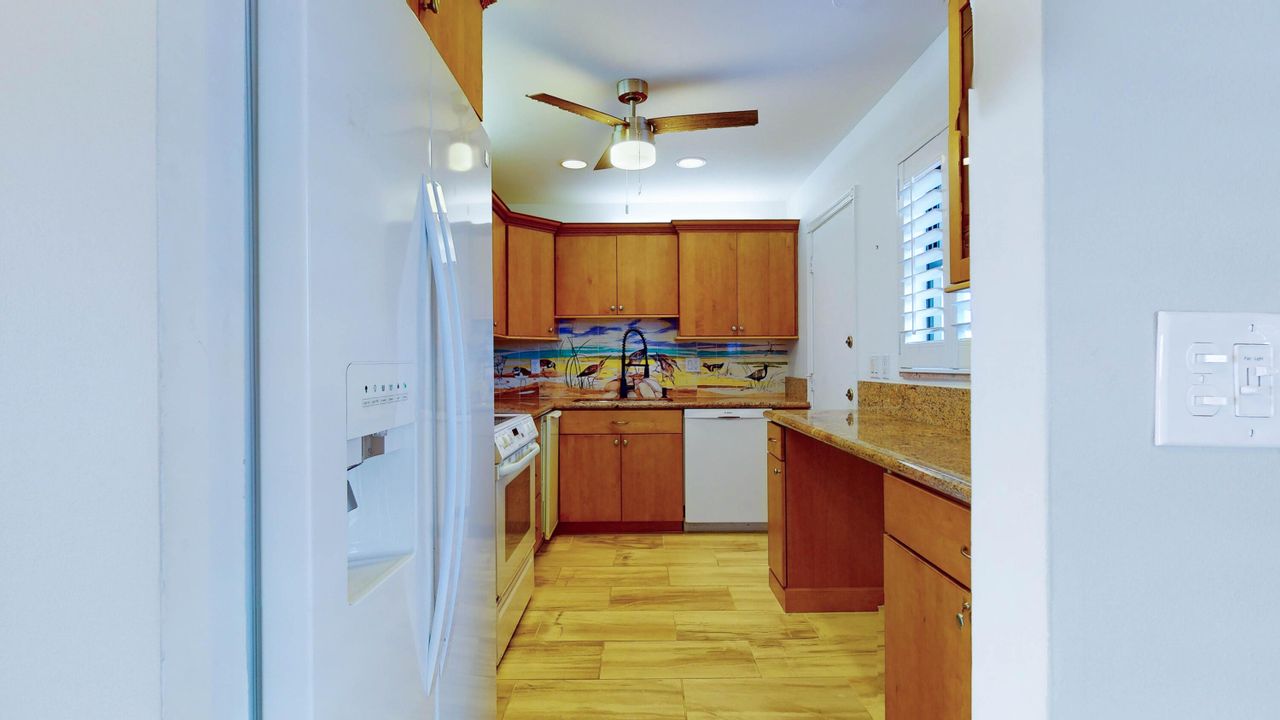 For Sale: $550,000 (2 beds, 2 baths, 1561 Square Feet)